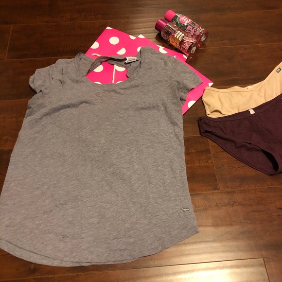 ❌ SOLD ❌ Pink VS grey open back tee - Picture 4 of 6